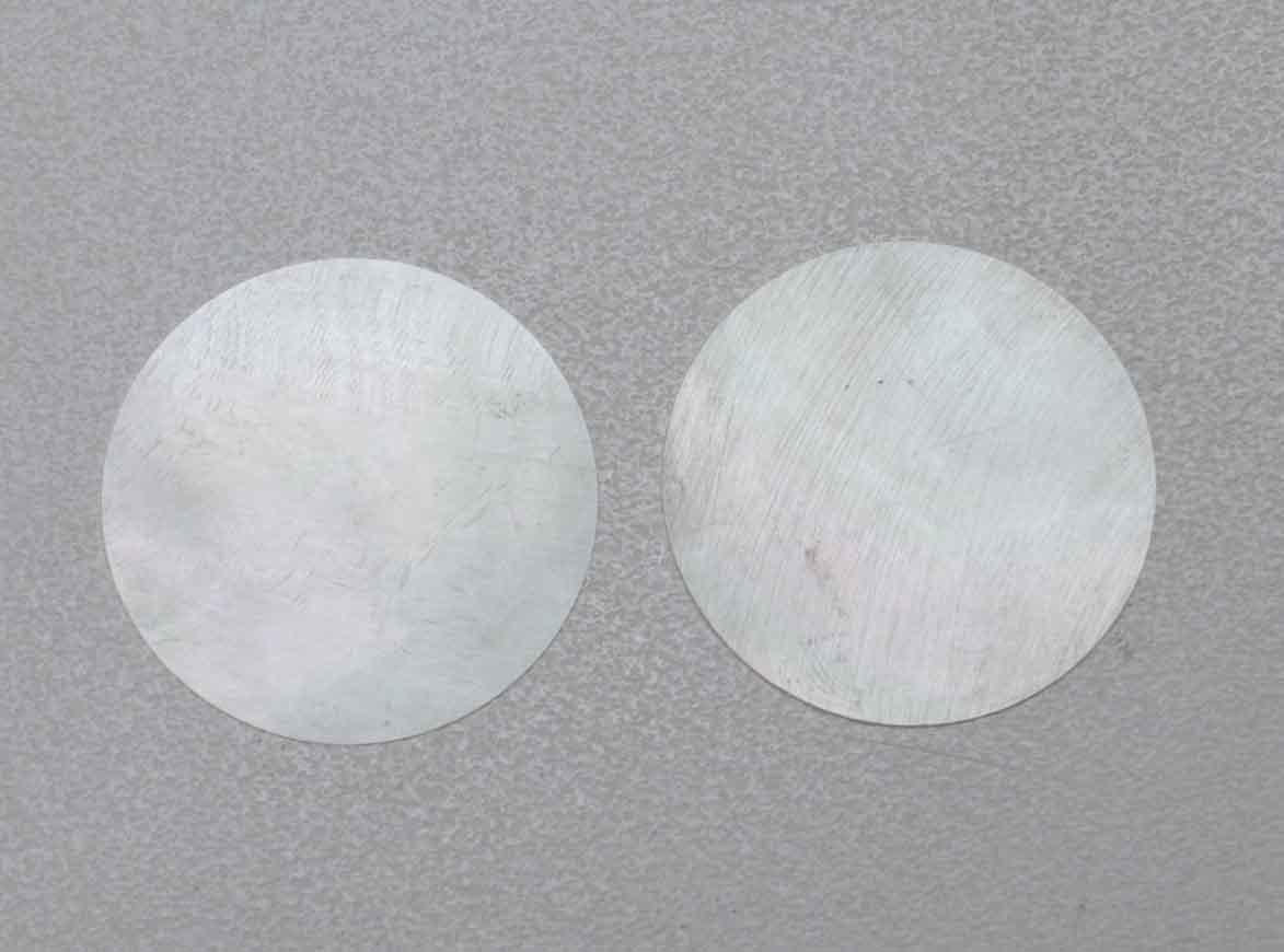 White Mother of Pearl discs 21mm (0.826") diameter x 0.1mm (0.004") thickness - round flat shell pcs cut to precise diameter and thickness. Ideal for inlay applications, watch dials and jewellery decorations. All discs are A grade good on both sides.
