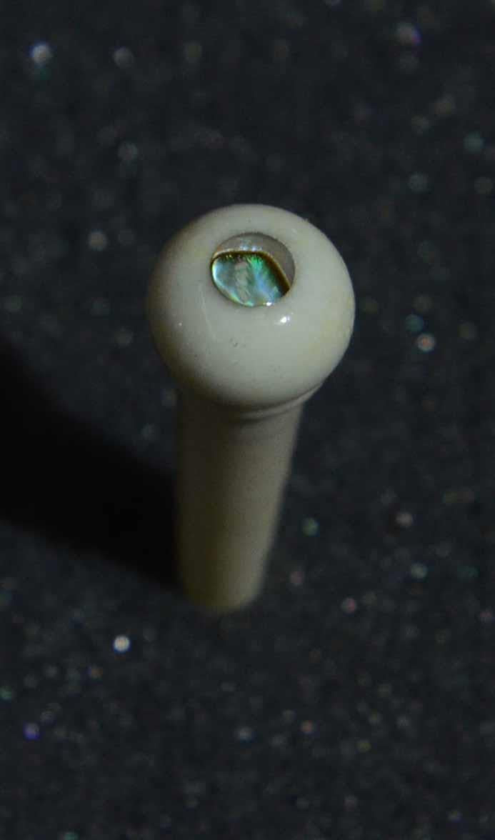 1 set (6pcs) Guitar bridge pins size 2A bone with Paua dot. Tapered shaft string slot running the full length of shaft. Diameter at top of shaft 5.6mm (0.22") length of shaft 25.5mm (1") . Will fit the following models - Martin guitars since 1994,as well as D-28 older Gibson guitars,and others.