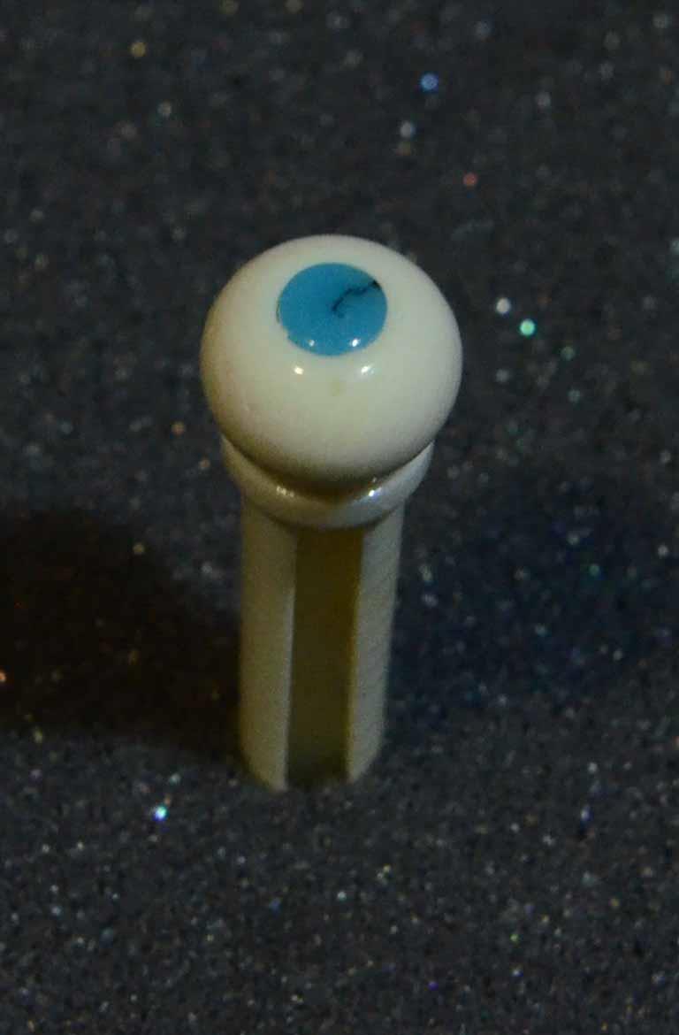 1 set (6pcs) Guitar bridge pins size 2A bone with Turquoise dot. Tapered shaft string slot running the full length of shaft. Diameter at top of shaft 5.6mm (0.22") length of shaft 25.5mm (1") . Will fit the following models - Martin guitars since 1994,as well as D-28 older Gibson guitars,and others.