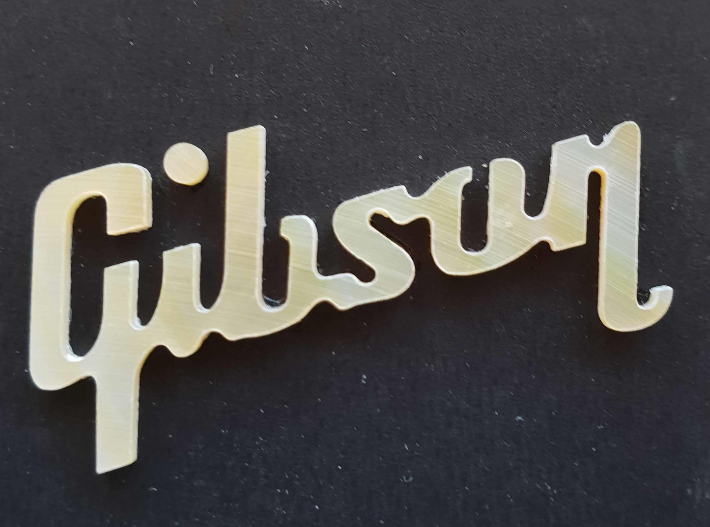 <p>Precut logo Gibson Gold MOP replacement 1.5mm thickness.</p>