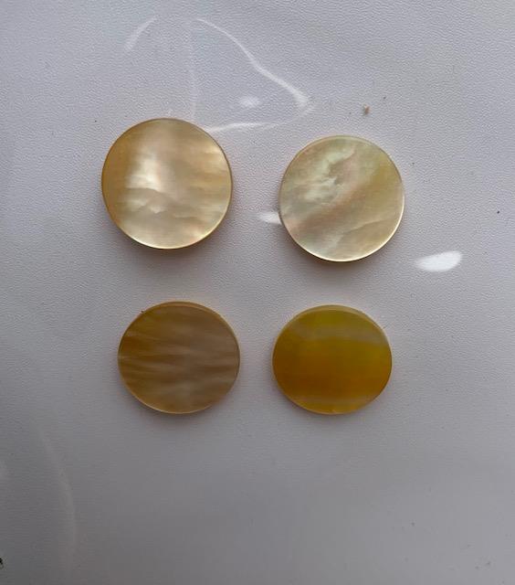 Gold MOP discs 15mm diameter 1.3mm thickness are polished 2 sides. Round flat shell pcs cut to precise diameter and thickness. Ideal for use in watch dials, general inlay or jewellery decorations. All pcs are A grade.