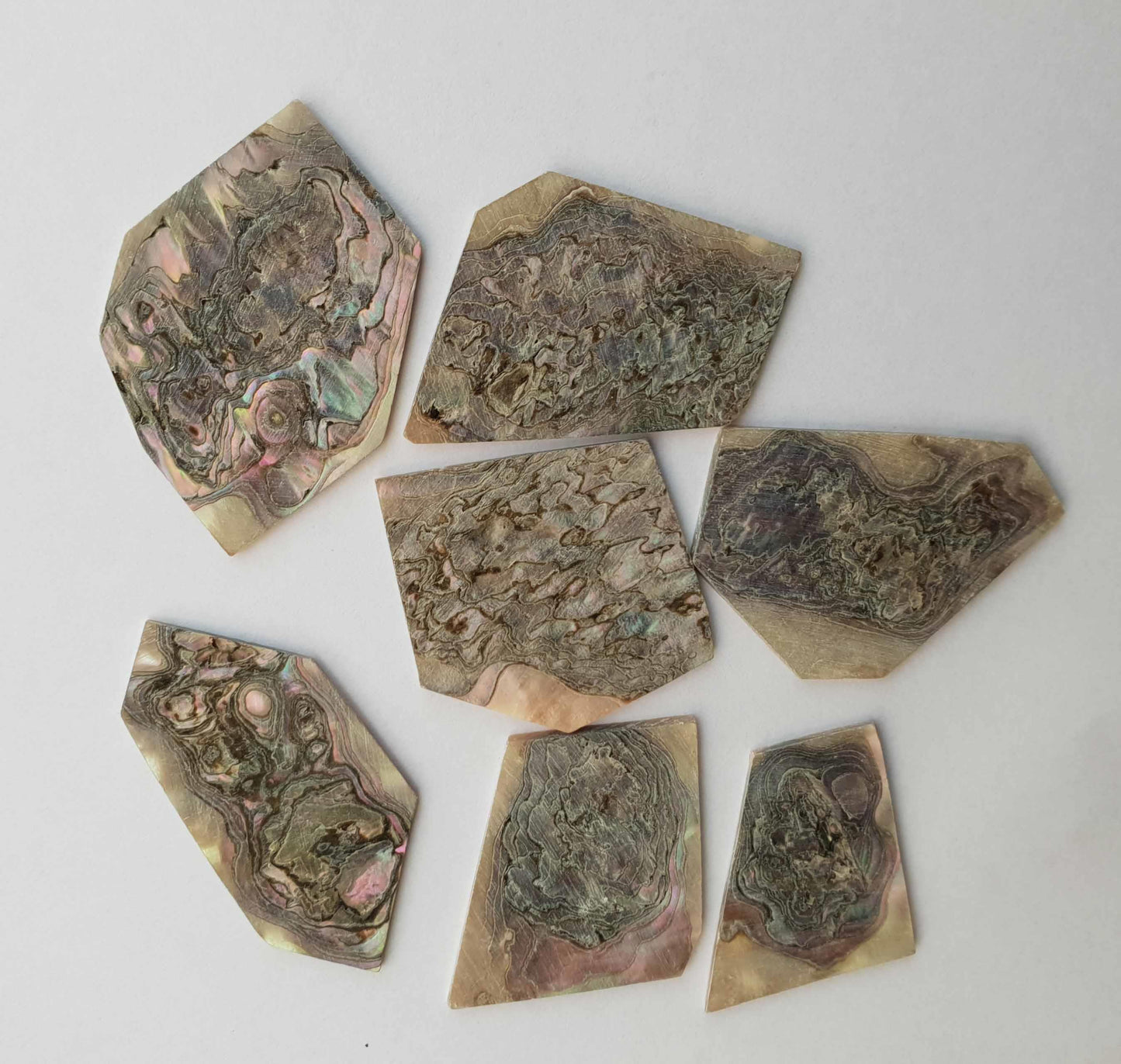 <p>Pink abalone flat inlay blanks mix size approx. 15-25mm (0.6 - 1") width x 15 - 35mm (0.6 - 1.38") length x 1mm (0.04) thickness A grade.</p>