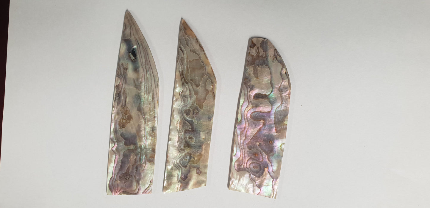 <p>Pink abalone feathers 30mm (1.18") width x 100mm (3.94") length x 1.6mm (0.06") thickness - thinly sliced solid shell pcs. Cut along the curved part of shell they can yield larger pcs then standard solid shell blanks. Ideal for shallow inlay, overlay, fishing lure manufacture and other decorative purposes.</p>