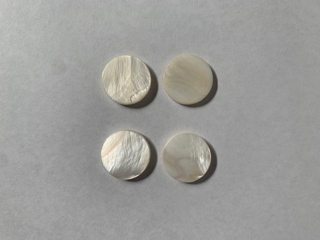 Brown mussel shell dots 17.8mm diameter 2.8mm thickness polished both sides are round flat shell pcs cut to precise diameter and thickness. Ideal for use in inlay applications - for fretboard markers and general inlay or jewellery decorations. All pcs are A grade.<br />