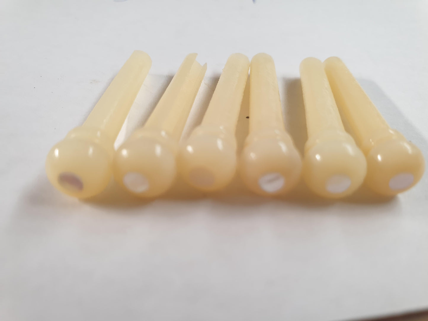 1 set (6pcs) Guitar bridge pins size 1 vintage bone with white Mother of Pearl dot Tapered shaft string slot running the full length of shaft. Diameter at top of shaft 5.3mm (0.21") length of shaft 22.9mm (0.9") . Will fit the following models - Martin guitars prior to 1994 (except HD-28), Collings guitars, prior to 2002, Blanchard, Garrison, Goodall, Ryan, Santa Cruz, Taylor, Larrivee D-03R and others.