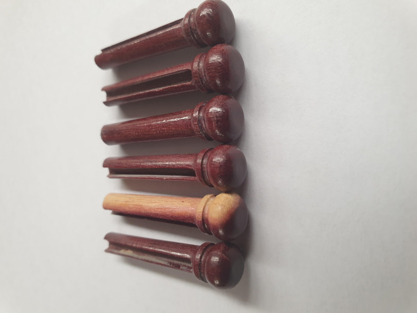 1 set (6pcs) Guitar bridge pins size 1 Purple Gidgee Tapered shaft string slot running the full length of shaft. Diameter at top of shaft 5.3mm (0.21") length of shaft 22.9mm (0.9") . Will fit the following models - Martin guitars prior to 1994 (except HD-28), Collings guitars, prior to 2002, Blanchard, Garrison, Goodall, Ryan, Santa Cruz, Taylor, Larrivee D-03R and others.