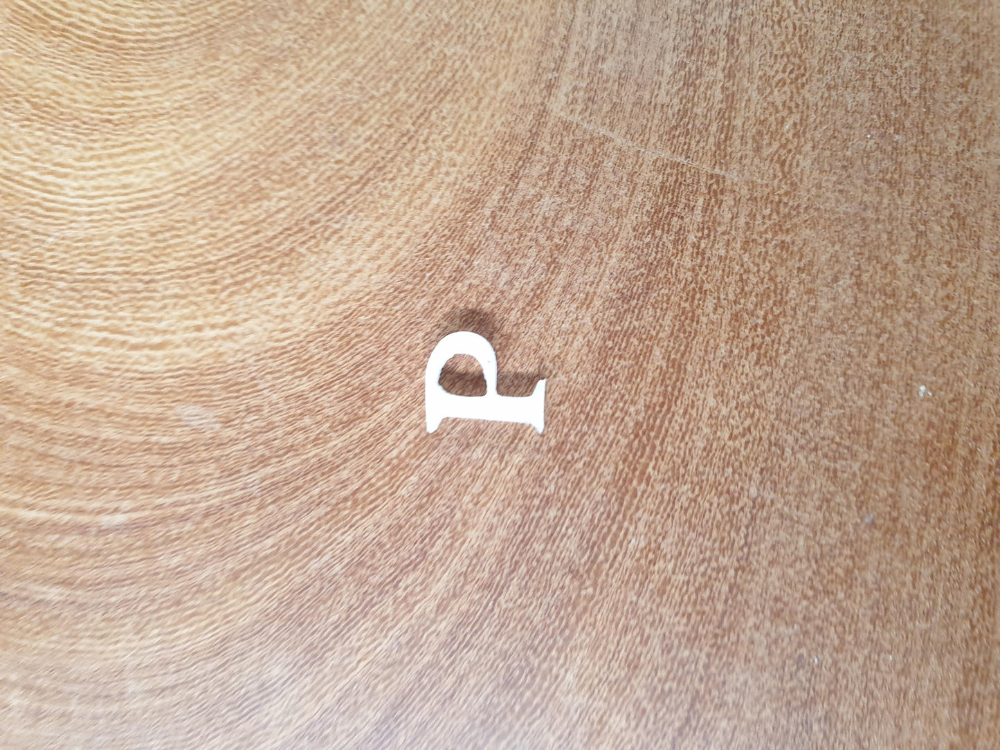 <p>White Mother of Pearl inlay letter P size 7 x 8.1 x 1.5mm (0.06") thickness. Some uses include fretboard markers, musical instrument inlay, furniture inlay and other general decorative inlay and jewellery applications. All pcs are A grade.</p>