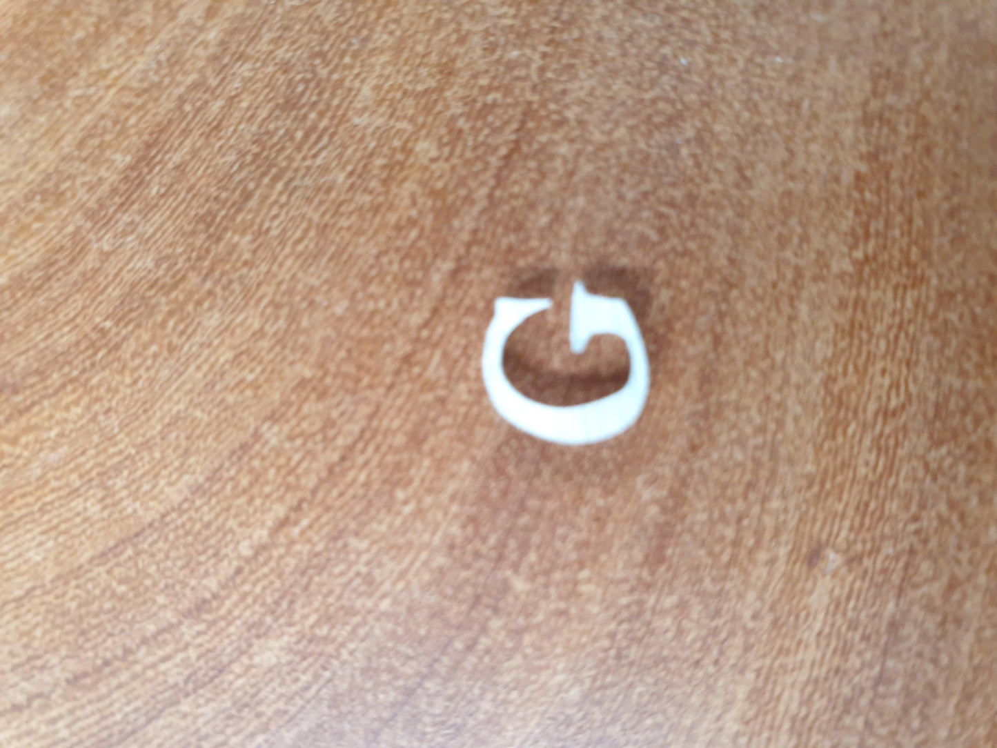 <p>White Mother of Pearl inlay letter G size 8 x 8.3 x 1.5mm (0.06") thickness. Some uses include fretboard markers, musical instrument inlay, furniture inlay and other general decorative inlay and jewellery applications. All pcs are A grade.</p>