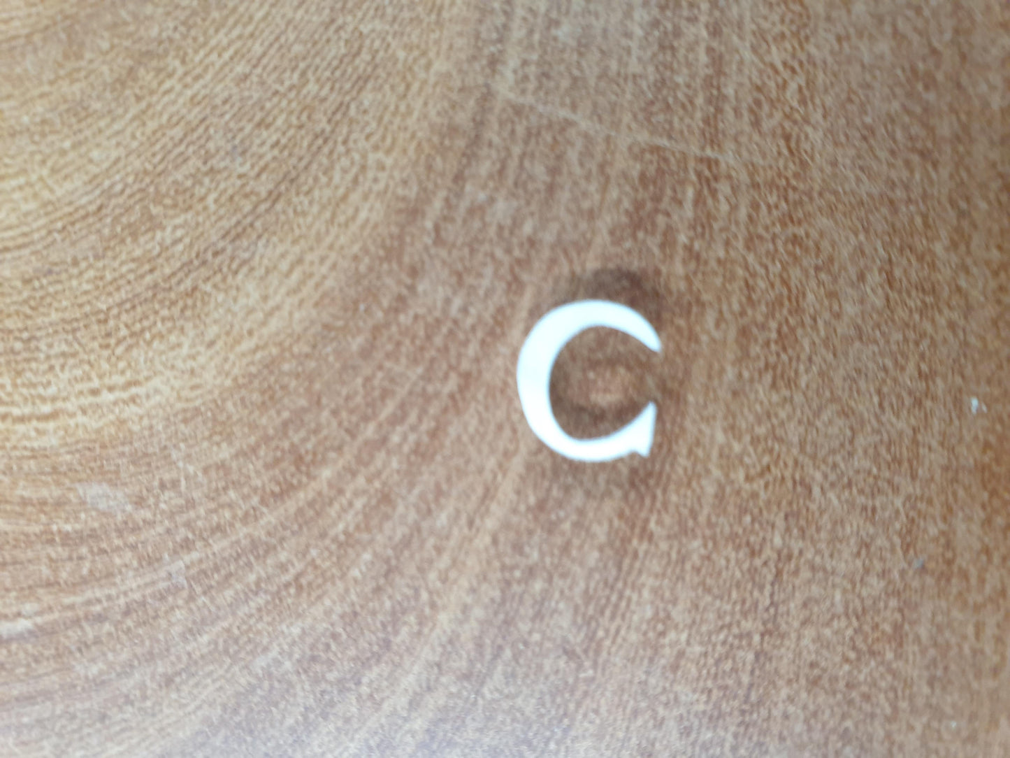 <p>White Mother of Pearl inlay letter C size 7.2 x 8.3 x 1.5mm (0.06") thickness. Some uses include fretboard markers, musical instrument inlay, furniture inlay and other general decorative inlay and jewellery applications. All pcs are A grade.</p>