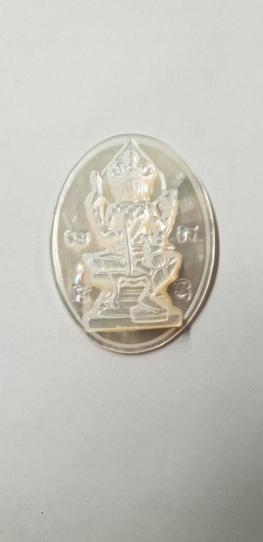 White MOP cabochon Vishnu 25mm width x 33mm length x 3.1mm thickness. Best grade W, MOP carving high quality precision work. Suitable for jewellery and other decorative applications. A grade.