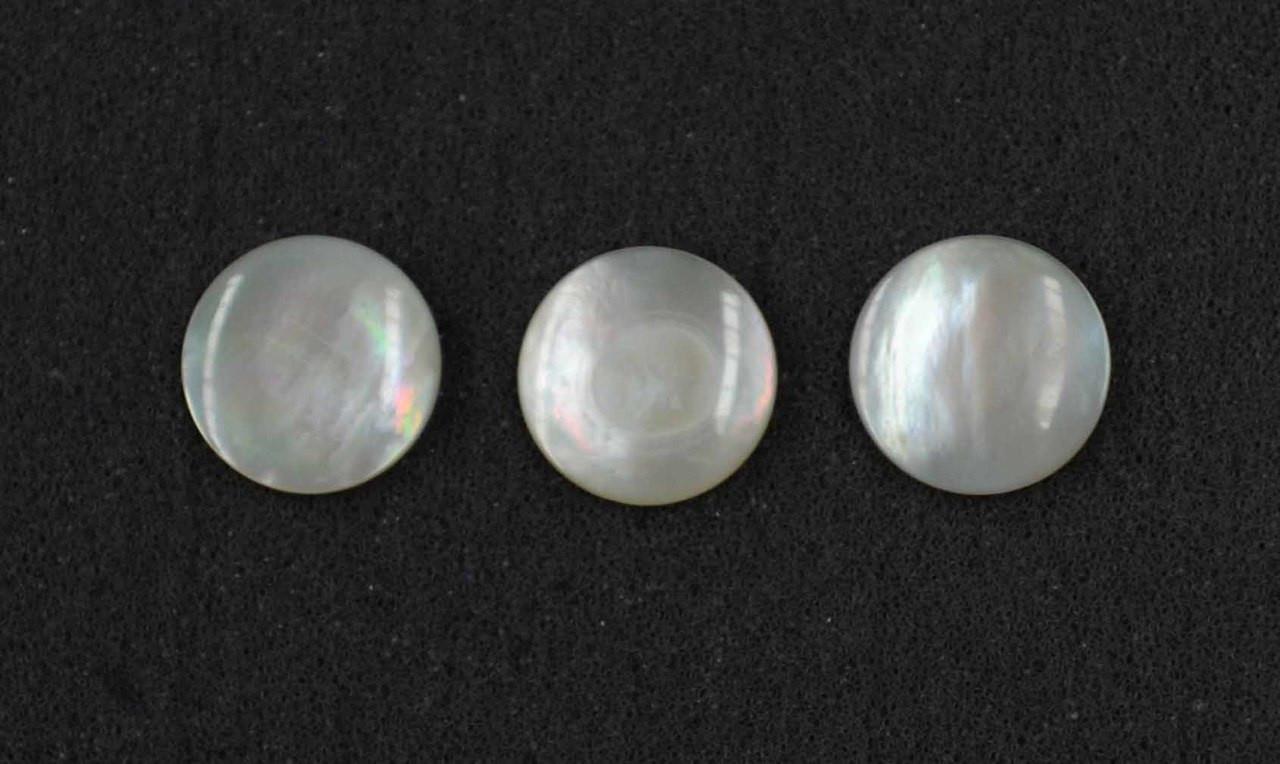 White Mother of Pearl finger button 15.1mm (0.594") diameter 2.6mm (0.102") thickness convex polished on 1 side. Ideal for use in brasswind or woodwind instruments as well as accordions and general inlay or jewellery decorations. All pcs are A grade.