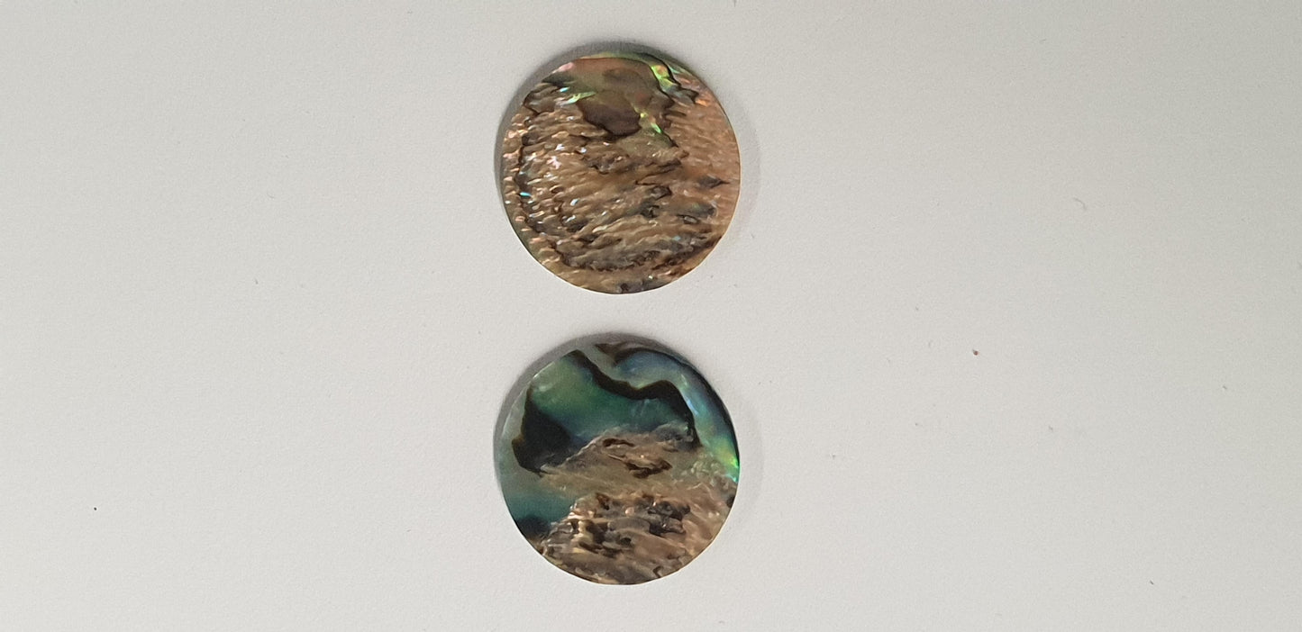 Paua heart discs 22mm (0.9") diameter x 1.3mm (0.05") thickness polished 1 side. Round flat shell pcs cut to precise diameter and thickness. Ideal for use in inlay applications, watch dials or jewellery decorations.