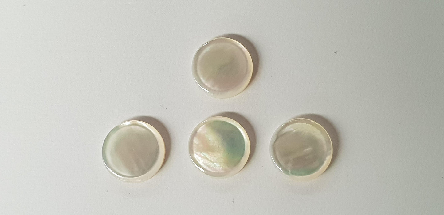 White Mother of Pearl finger button 15.5mm (0.61") diameter 2.3mm (0.09") thickness concave polished on 1 side. Ideal for use in brasswind or woodwind instruments as well as accordions and general inlay or jewellery decorations. All pcs are A grade.