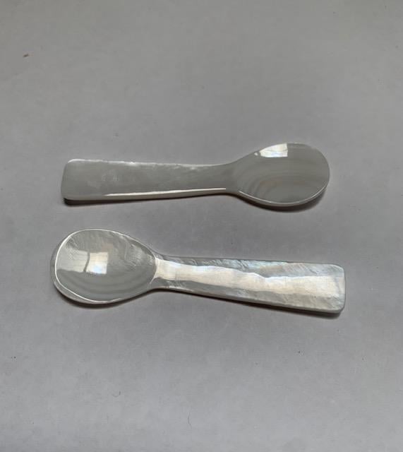 <p>Fresh Water Pearl spoons size 90mm. All pcs are A grade.</p>