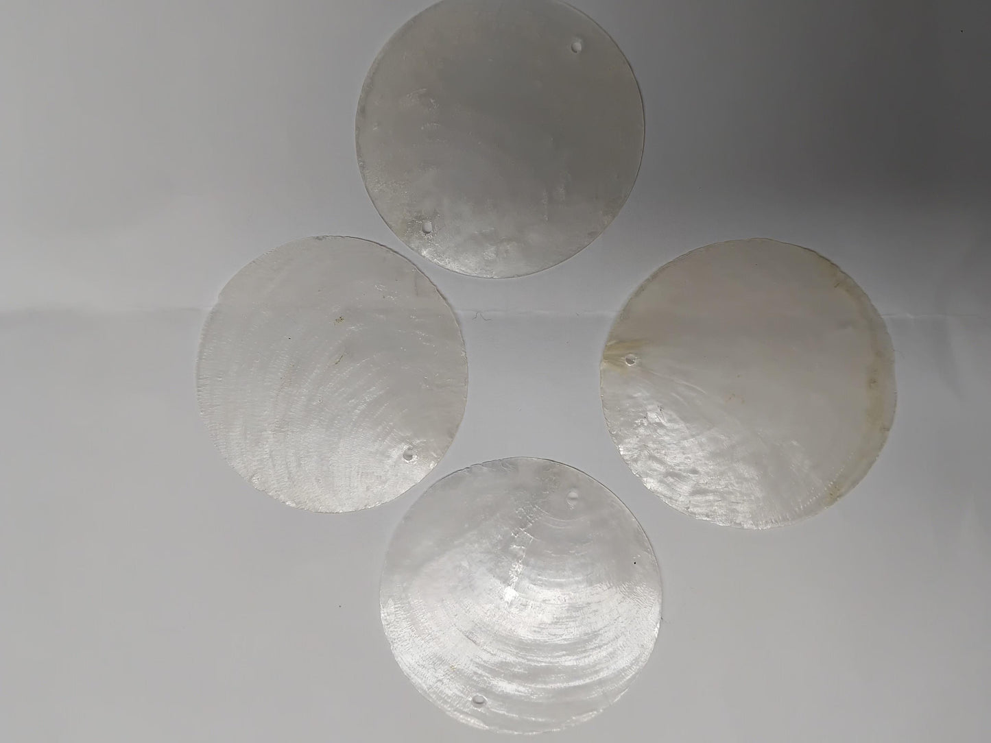 Capiz shell discs round Capiz shell discs with hole can be used as hanging ornaments furniture decorations, jewellery.