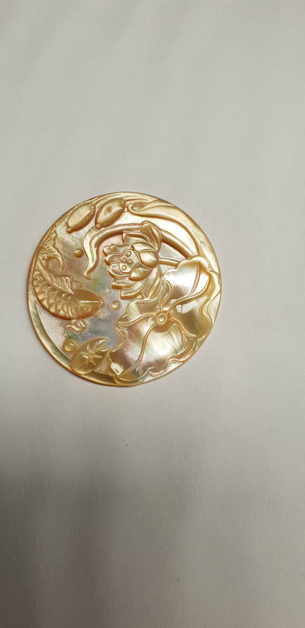 Gold MOP cabochon fish 35 x 2.3mm. Best grade G, MOP carving high quality precision work. Suitable for jewellery and other decorative applications. A grade.