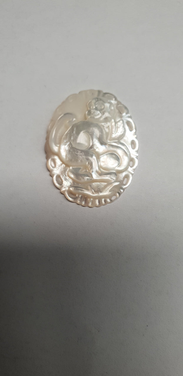 <p>White MOP cabochon Chinese zodiac Monkey size width 22.5 x length 30 x thickness 4.5mm Best grade W, MOP carving high quality precision work. Suitable for jewellery and other decorative applications. A grade.</p>