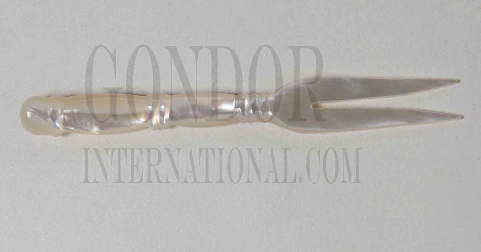 <p>Mother of Pearl forks 90mm (3.54") length. Made from top quality white Mother of Pearl shell.</p>