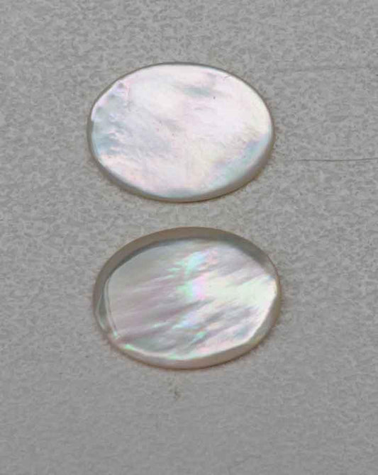 <p>White Mother of Pearl oval cabochons size 15mm (0.59") width x 20mm (0.79") length x 2.5mm (0.1") thickness. Suitable for jewellery as well as inlay and other decorative applications. A grade.</p>