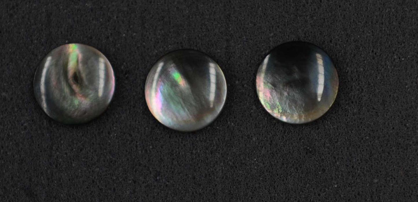 Black Mother of Pearl domed finger button inlay 14.22mm (0.56") diameter 2.3mm (0.09") thickness domed and polished on 1 side round pcs Ideal for use in brasswind or woodwind instruments as well as accordions and general inlay or jewellery decorations. All pcs are A grade.