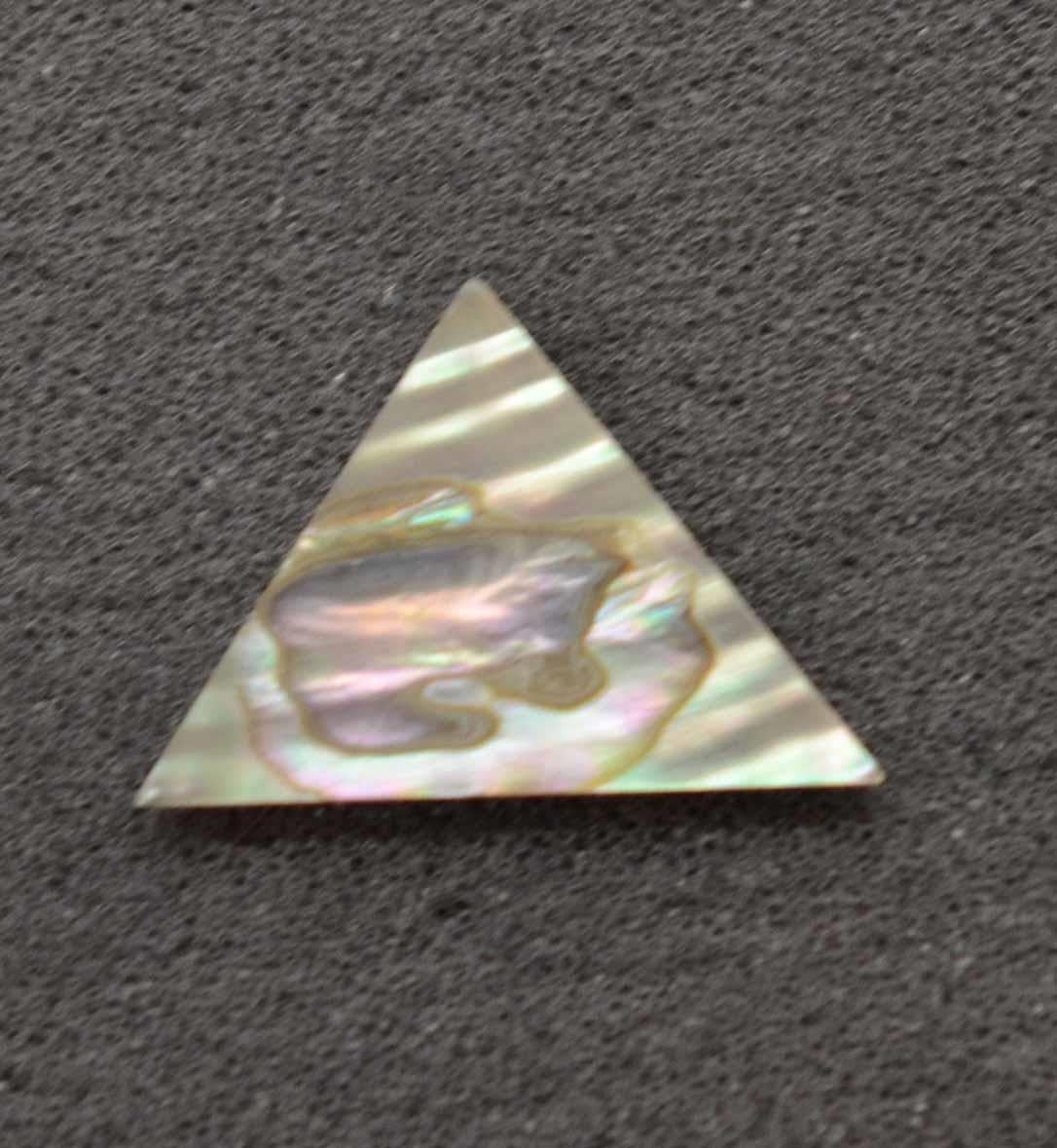 <p>Green abalone (Mexican green abalone) triangle 25 x 25 x 27 x 1mm. Some uses include fretboard markers, musical instrument inlay, furniture inlay, marquetry and other general decorative inlay and jewellery applications. All pcs are A grade.</p>