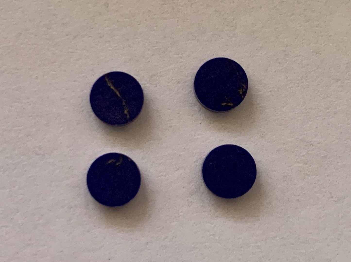 <p>Blue Goldflake stone SLPISP dots 6mm diameter x 1.5mm thickness - round flat pcs cut to precise diameter and thickness. Ideal for use in inlay applications - for fretboard markers, and general inlay or jewellery decorations. All dots are A grade good on both sides.</p>