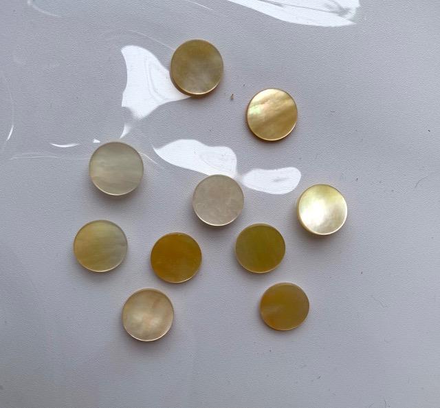 Gold MOP discs 14mm diameter 1.3mm thickness are polished 2 sides. Round flat shell pcs cut to precise diameter and thickness. Ideal for use in watch dials, general inlay or jewellery decorations. All pcs are A grade.