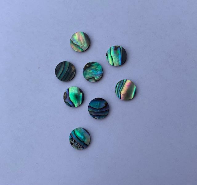 <p>Paua shell discs 10mm (0.39") diameter x 1.3mm (0.05") thickness polished both sides. Round flat shell pcs cut to precise diameter and thickness. Ideal for use in inlay applications or jewellery decorations.</p>