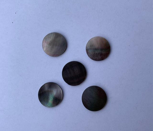 Black Mother of Pearl shell dots 18mm diameter 1.3mm thickness polished on 2 sides round flat shell pcs cut to precise diameter and thickness. Ideal for use in watch dials, inlay applications jewellery decorations. All pcs are A grade.