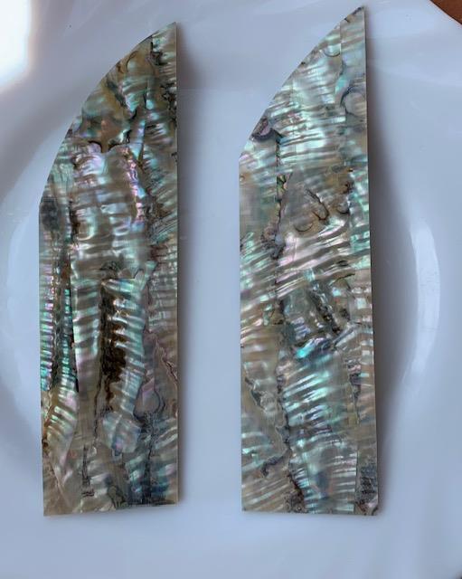 <p>Green abalone shell feathers 30mm (1.18") width x 100-120mm (3.94-4.72") length x 0.3mm (0.01") thickness - thinly sliced solid shell pcs. Cut along the curved part of shell then flattened, they can yield larger pcs then standard solid shell blanks. Ideal for shallow inlay, overlay, fishing lure manufacture and other decorative purposes. Select quality A grade.</p>