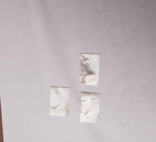 <p>White Mother of Pearl flat inlay blanks polished 1 sides size 24mm (0.9") width x 39mm (1.54") length x 0.5mm (0.02") thickness A grade good on both sides.</p>