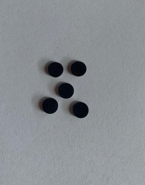 <p>Onyx SONYX reconstituted stone dots 5mm diameter x 1.3mm thickness - round flat pcs cut to precise diameter and thickness. Ideal for use in inlay applications - for fretboard markers, and general inlay or jewellery decorations. All dots are A grade good on both sides.</p>