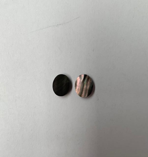 Black Mother of Pearl ovals size 8 x 10 x 1.8mm thickness. Some uses include fretboard markers, musical instrument inlay, furniture inlay and other general decorative inlay and jewellery applications. All pcs are A grade.