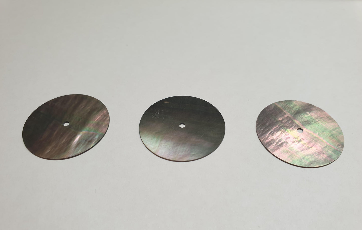 Black Mother of Pearl shell discs 28mm (1.1") diameter 0.5mm (0.02") thickness polished on 1 side with 1.7mm Center hole. Round flat shell pcs cut to precise diameter and thickness. Ideal for use in inlay applications, watch dials or jewellery decorations. All pcs are A grade. 