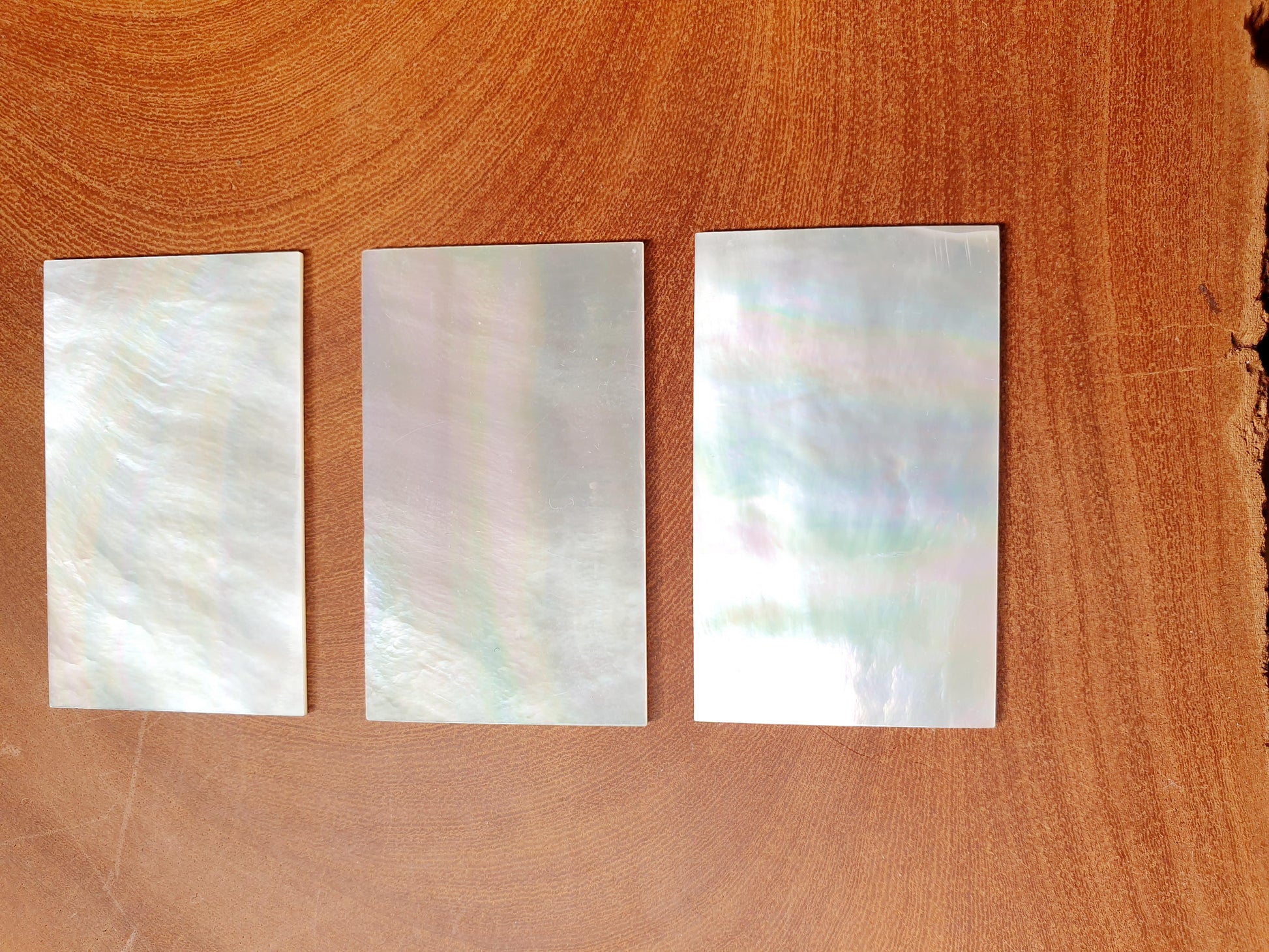 White MOP blanks polished 1 side (no figure) clear face, size 30mm (1.18") width x 50mm (1.97") length x 1mm (0.04") thickness A grade good on both sides.