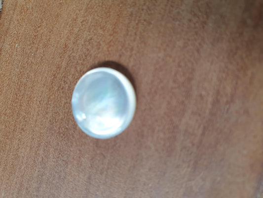 White MOP Yamaha YTS finger button 14 x 2mm 0.8mm concavepolished on 1 side. All pcs are A grade.