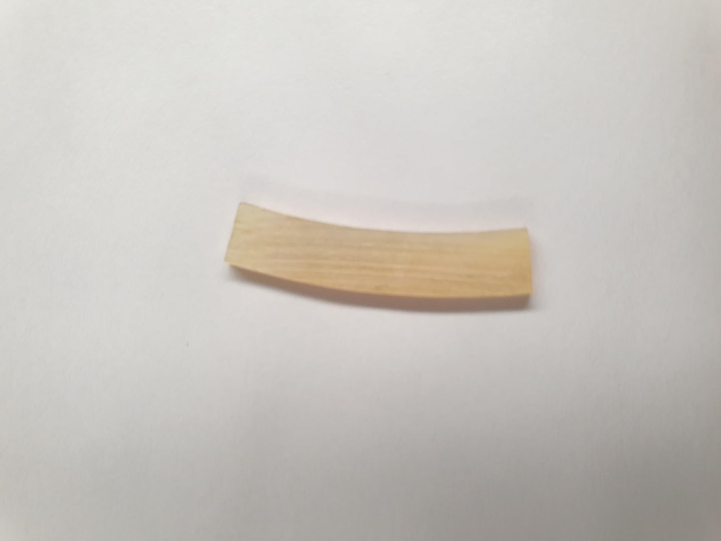 Gold MOP solid shell curved strips 5mm width x 24mm length x 1.5mm thickness x 110mm inside diameter. A grade quality good on both sides, flat and uniform in thickness and width. Ideal for use in purfling and rosettes on musical instruments - Ukuleles, guitars, mandolins etc. as well as in furniture, jewellery and other decorative applications.