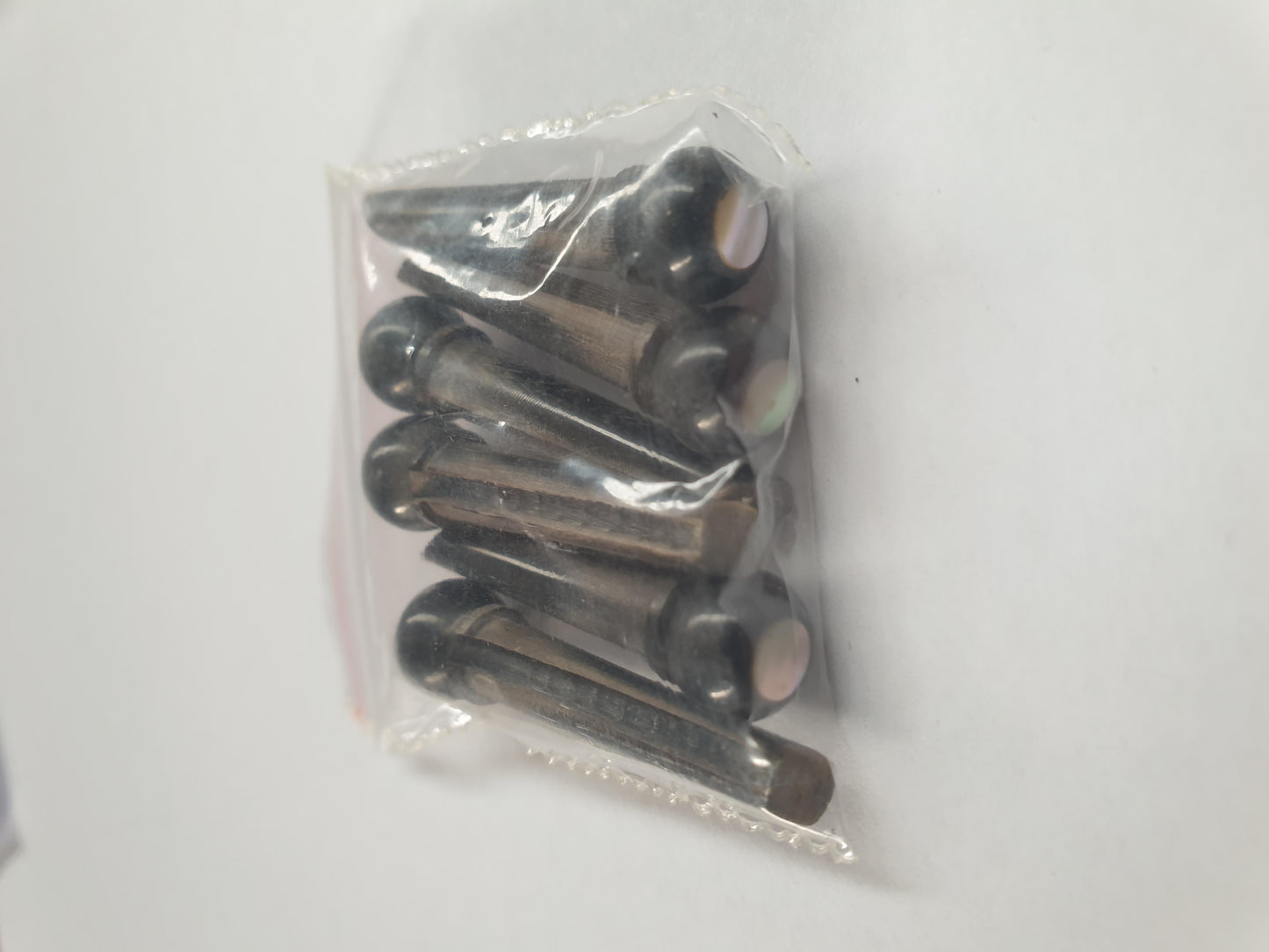 1 set (6pcs) Guitar bridge pins buffalo horn with paua dot size 1 Tapered shaft string slot running the full length of shaft. Diameter at top of shaft 5.3mm (0.21") length of shaft 22.9mm (0.9") . Will fit the following models - Martin guitars prior to 1994 (except HD-28), Collings guitars, prior to 2002, Blanchard, Garrison, Goodall, Ryan, Santa Cruz, Taylor, Larrivee D-03R and others.