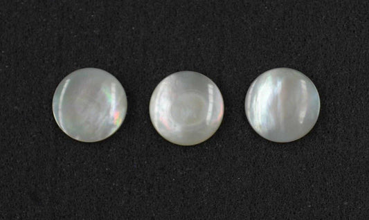 White Mother of Pearl finger button 15.1mm (0.594") diameter 2.6mm (0.102") thickness convex polished on 1 side. Ideal for use in brasswind or woodwind instruments as well as accordions and general inlay or jewellery decorations. All pcs are A grade.