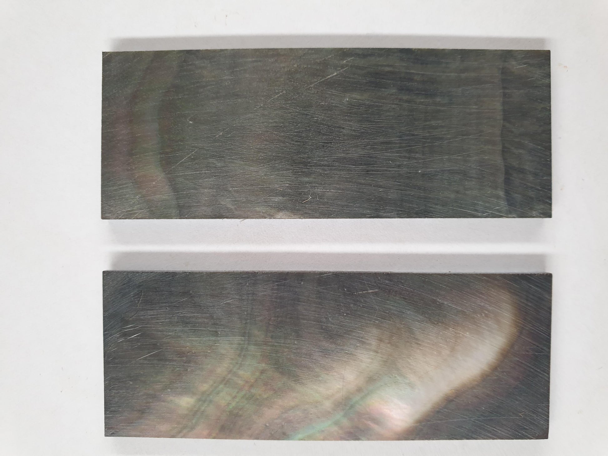 Black Mother of Pearl flat inlay blanks size 25.4mm (1") width x 76.2mm (3") length x 2.8mm thickness. Polished 1 side. These pcs B grade face side is 20 - 60% black rest is white Face side is flat.