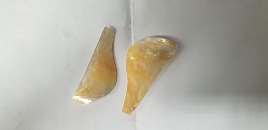 Gold MOP cabochon chips. Suitable for jewellery and other decorative applications. A grade.