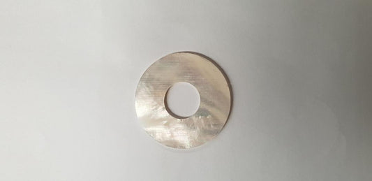 White Mother of Pearl rings size 9mm diameter x 2mm thickness 5.5mm hole. Some uses include fretboard markers, musical instrument inlay, furniture inlay and other general decorative inlay and jewellery applications. All pcs are A grade.
