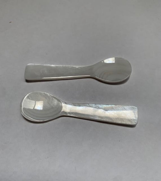 <p>Fresh Water Pearl spoons size 90mm. All pcs are A grade.</p>