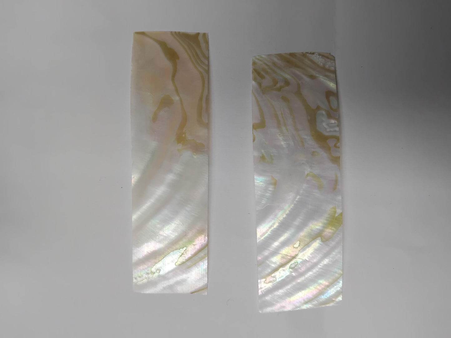 Fresh water pearl feathers mix colour feathers 30mm width x 80mm to 120mm length x 0.15mm (0.006") thickness - thinly sliced solid shell pcs. Cut along the curved part of shell they can yield larger pcs then standard solid shell blanks. Ideal for shallow inlay, overlay, fishing lure manufacture and other decorative purposes. Select quality A grade.