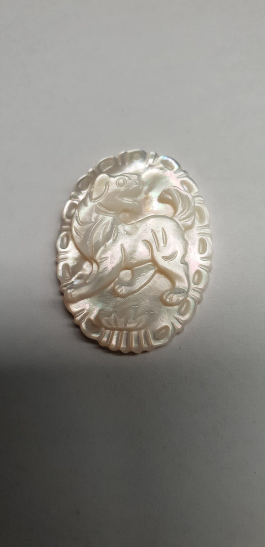 <p>White MOP cabochon Chinese zodiac Dog size width 22.5 x length 30 x thickness 4.5mm Best grade W, MOP carving high quality precision work. Suitable for jewellery and other decorative applications. A grade.</p>