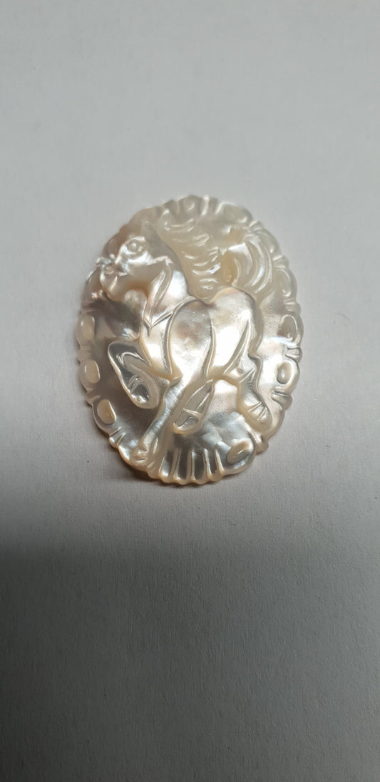 <p>White MOP cabochon Chinese zodiac Horse size width 22.5 x length 30 x thickness 4.5mm Best grade W, MOP carving high quality precision work. Suitable for jewellery and other decorative applications. A grade.</p>