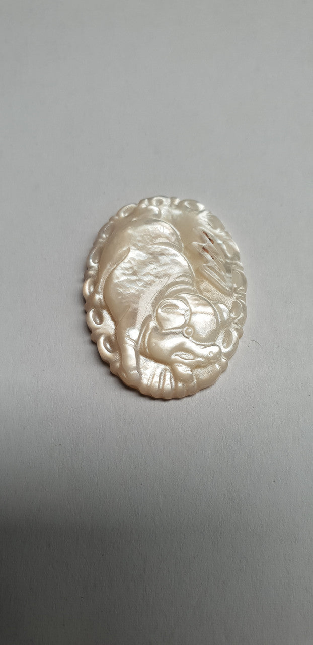 <p>White MOP cabochon Chinese zodiac Pig size width 22.5 x length 30 x thickness 4.5mm Best grade W, MOP carving high quality precision work. Suitable for jewellery and other decorative applications. A grade.</p>