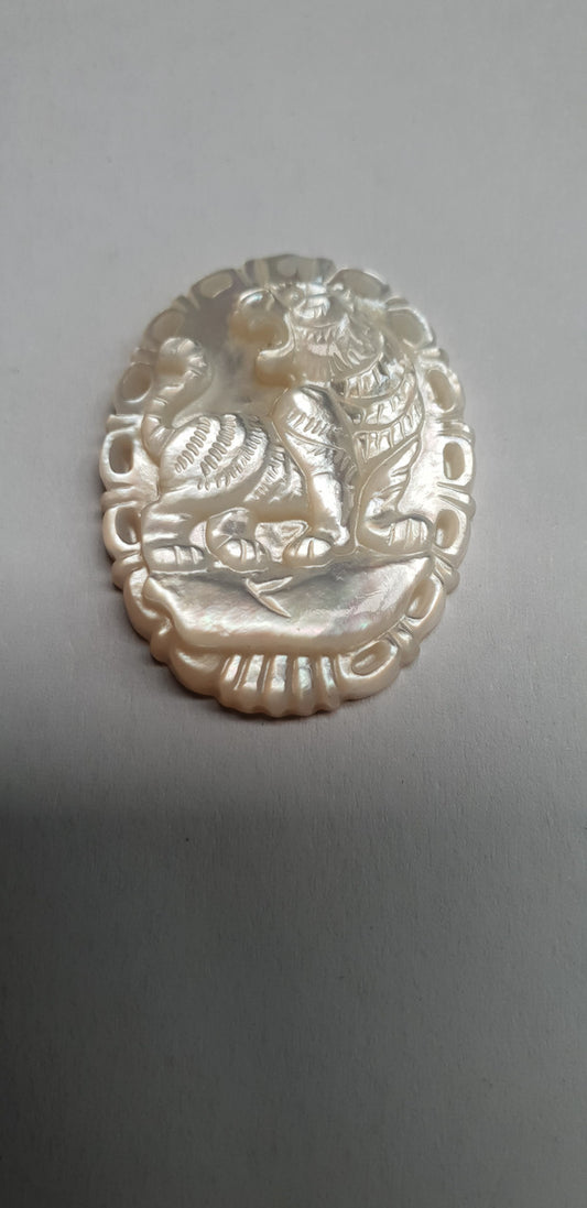 <p>White MOP cabochon Chinese zodiac Tiger size width 22.5 x length 30 x thickness 4.5mm Best grade W, MOP carving high quality precision work. Suitable for jewellery and other decorative applications. A grade.</p>